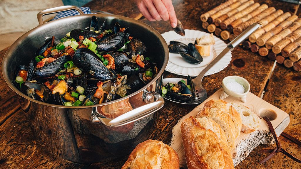 Meyer Recipes » Bacon Beer Mussels